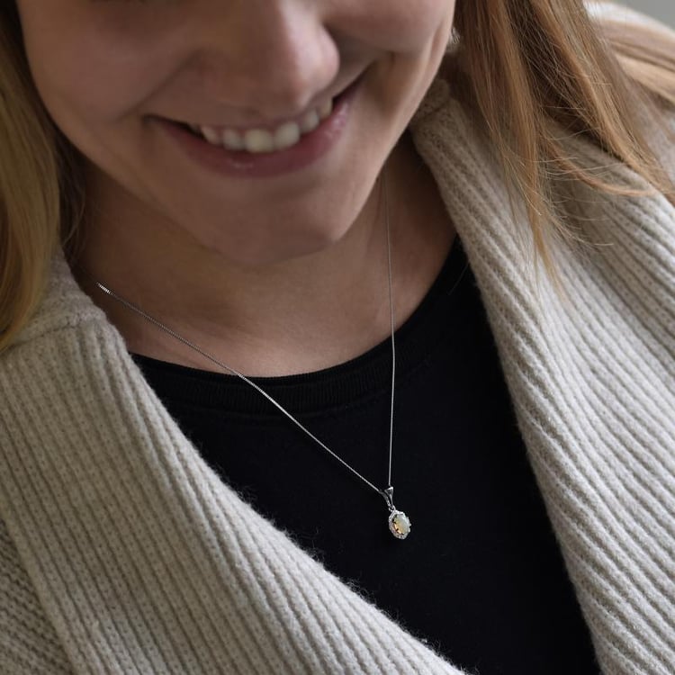 Zlatý náhrdelník s opálem 35185