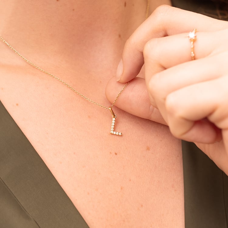 Stříbrný přívěsek ve tvaru písmene s lab-grown diamanty Letra 142920