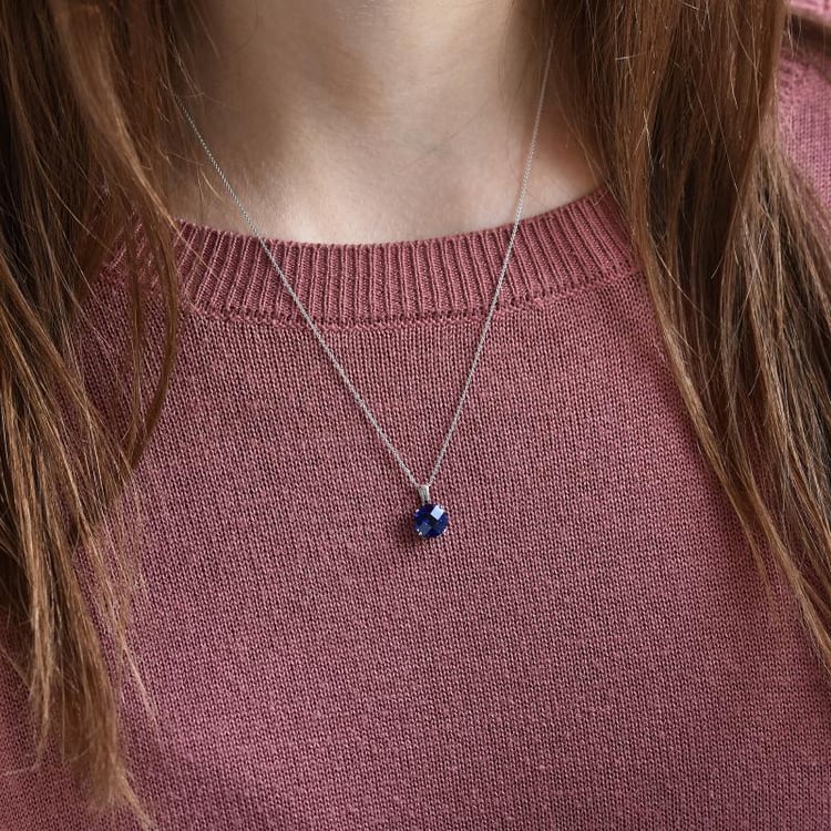 Zlatý přívěsek s modrým safírem 38371