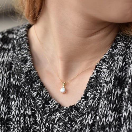 Přívěsek s bílým round opálem a diamantem Emolyna