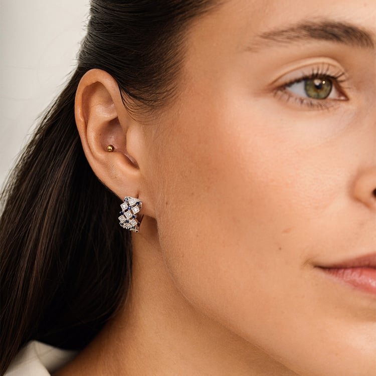 Stříbrné kruhové náušnice s diamanty a safíry Solveig 162786