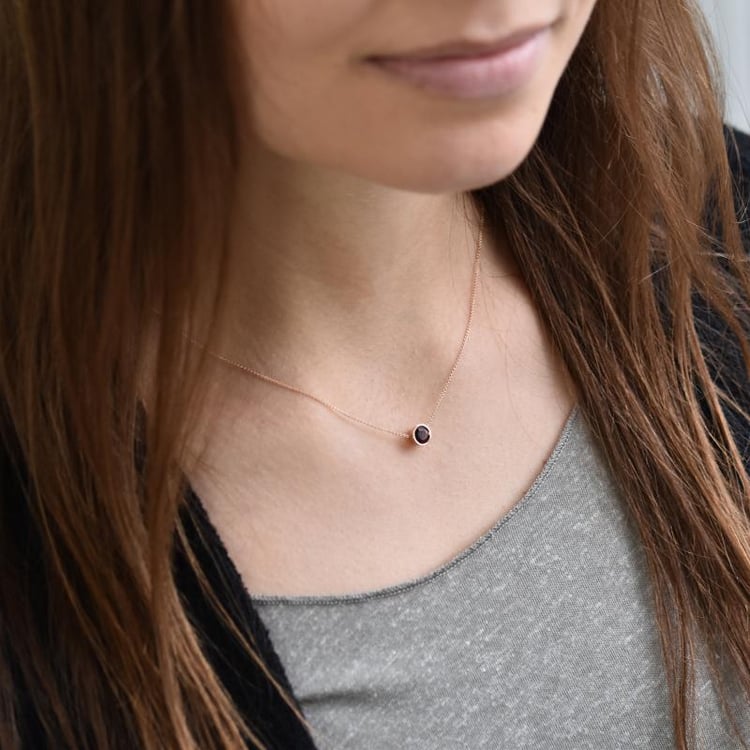 Stříbrný náhrdelník s granátem Jonie 103902