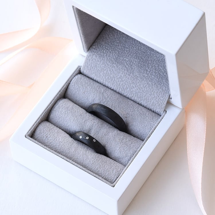 Prsteny z karbonu s diamanty 77711