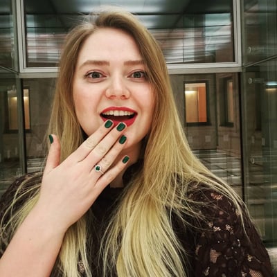 Zásnubní prsten se smaragdem