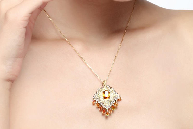 Zlatý náhrdelník vykládaní safíry a diamanty 5264