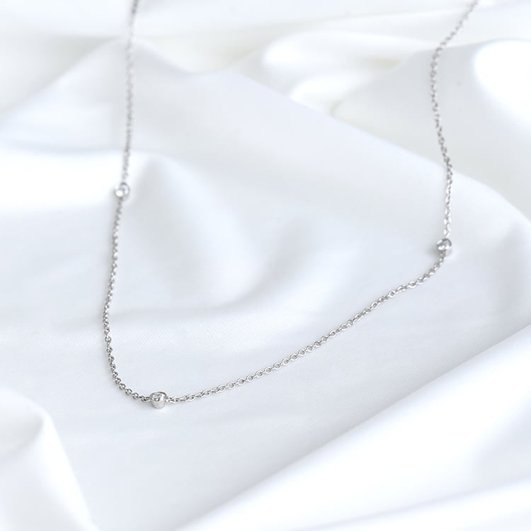 Zlatý náhrdelník se třemi diamanty 80723