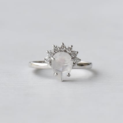 Zásnubní prsten s měsíčním kamenem a diamanty Namir