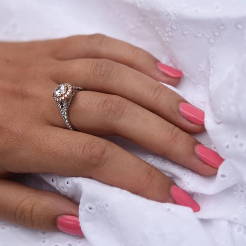 Zásnubní prsten v halo stylu s lab-grown diamanty Tribeca