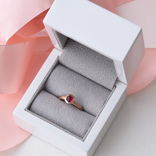 Zlatý prsten s rose cut rubínem Layla