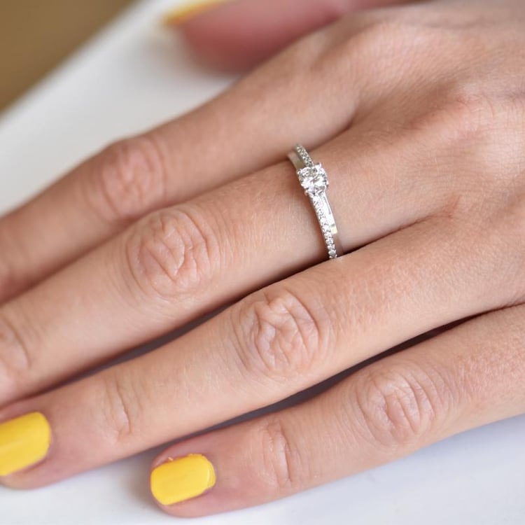 Zásnubní prsten z platiny 11086