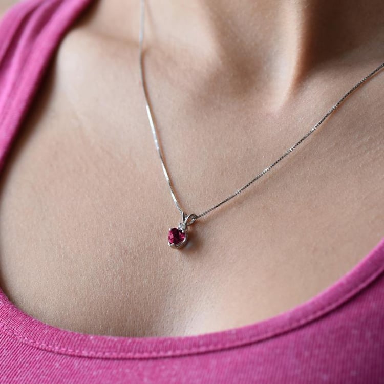 Rubínový náhrdelník 14737