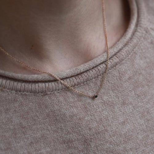 Stříbrný minimalistický náhrdelník se zeleným diamantem Glosie