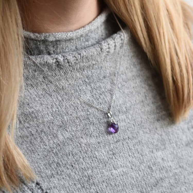 Fialový ametyst a diamanty ve zlatém přívěsku 51228