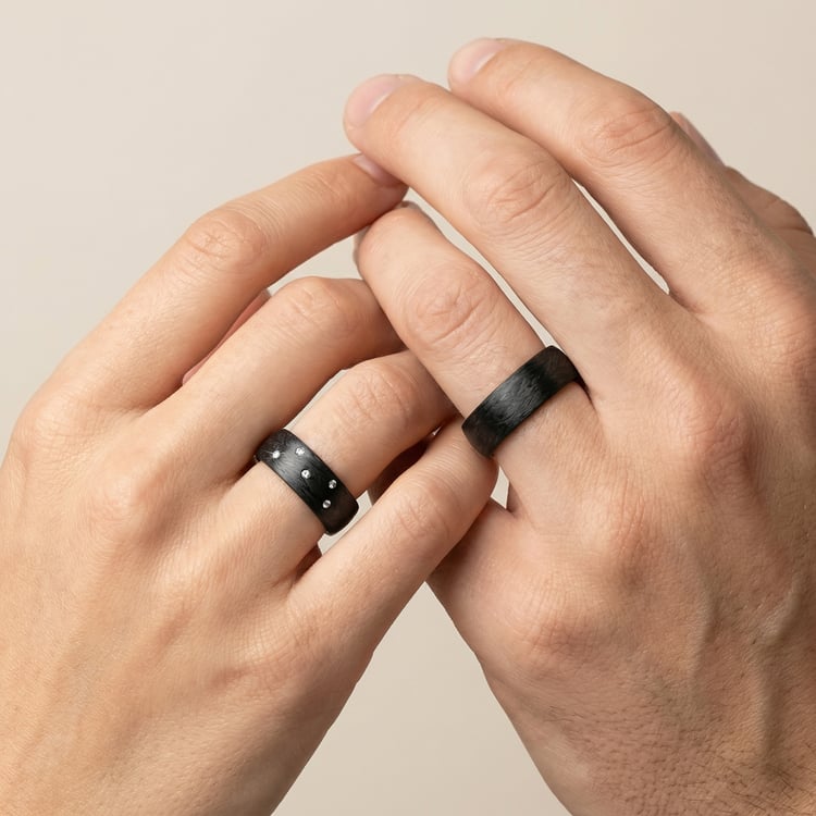 Ploché karbonové snubní prsteny s diamantem Lola 166553