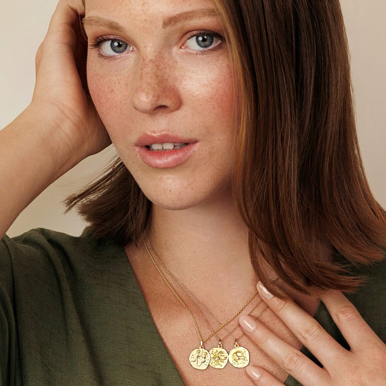 Zlatý přívěsek se symboly znamení zvěrokruhu 161314