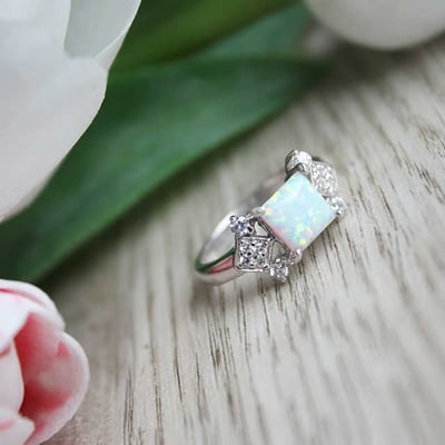 Stříbrný prsten s opálem