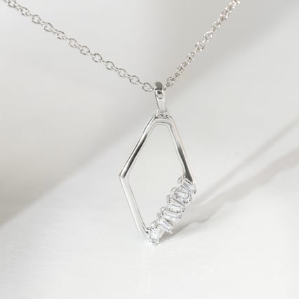 Zlatý přívěsek s diamantem Flora