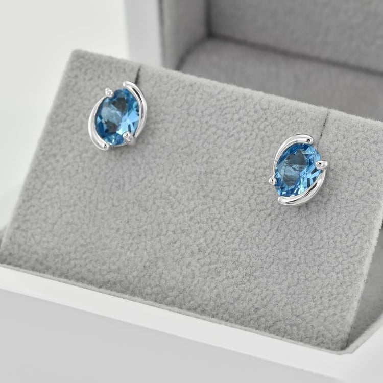 Modrý topaz ve stříbrných náušnicích 41612