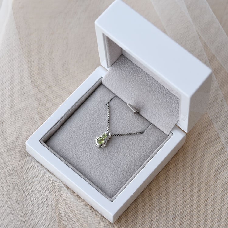 Olivíny v náhrdelníku 66768