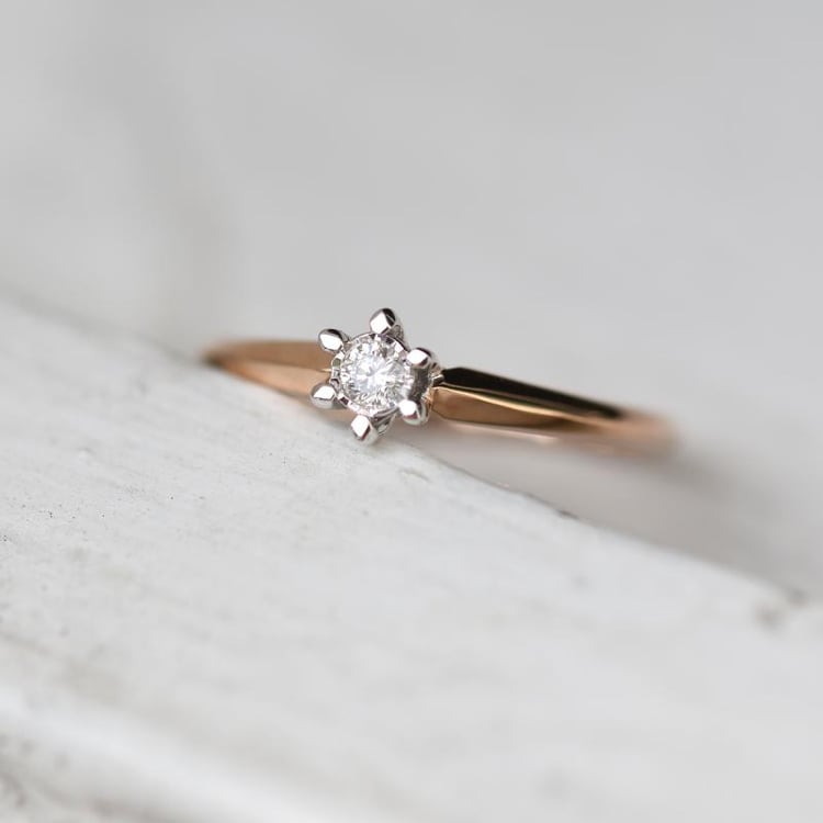 Zásnubní prsten ve stylu solitér s moissanitem Leandra 105220