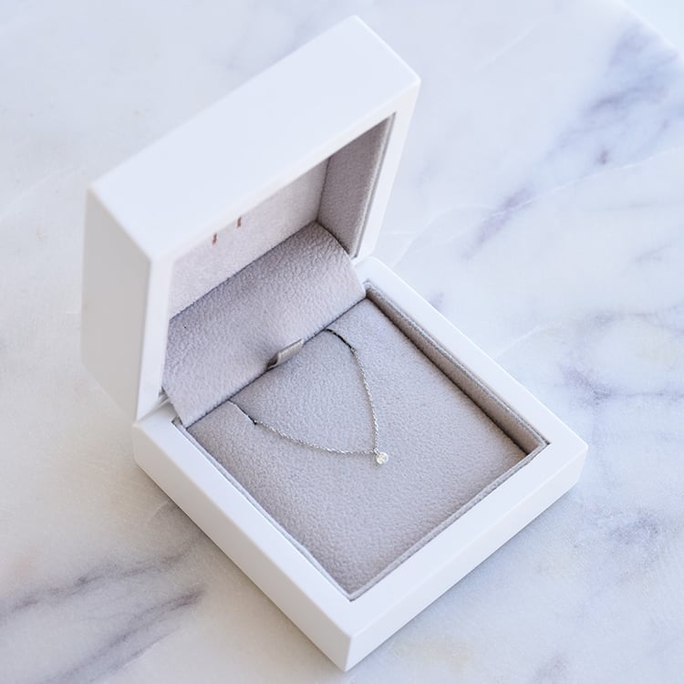 Minimalistický diamantový náhrdelník ze zlata 87047