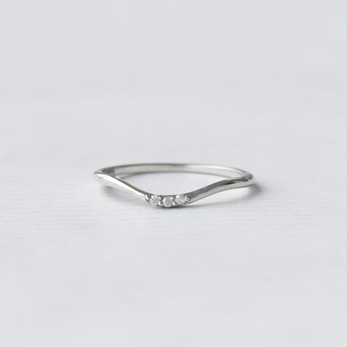 Minimalistický vykrojený prsten se třemi diamanty Cason