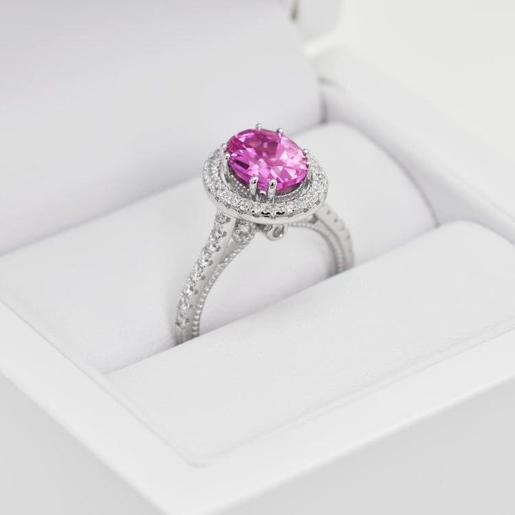 Stříbrný prsten se safírem a zirkony 19813