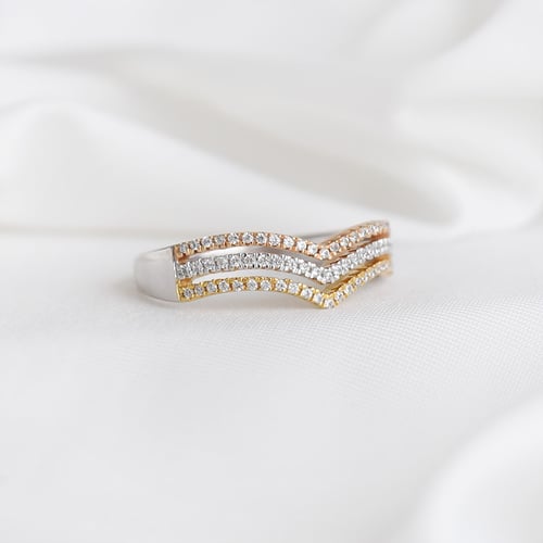 Trojitý vykrojený prsten se lab-grown diamanty Saija