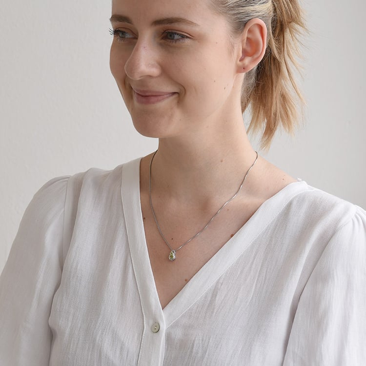 Stříbrný náhrdelník s olivínem 66769