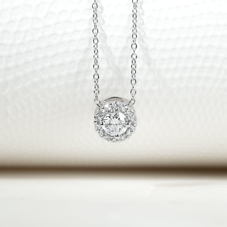 Zlatý halo přívěsek s moissanitem a diamanty Vicky 131896