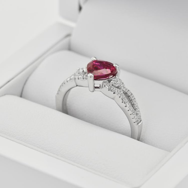 Prsten s rubínem 32387