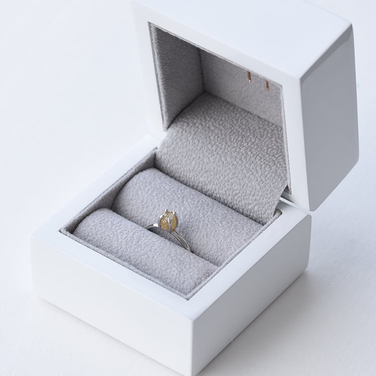 Prsten se žlutým neopracovaným diamantem 74365