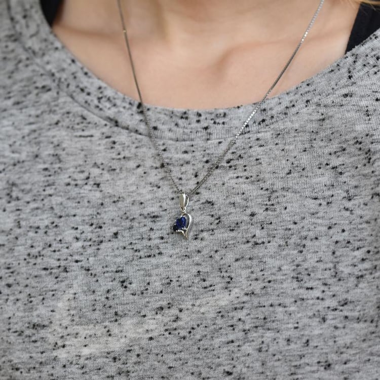 Přívěsek se safíry 27995