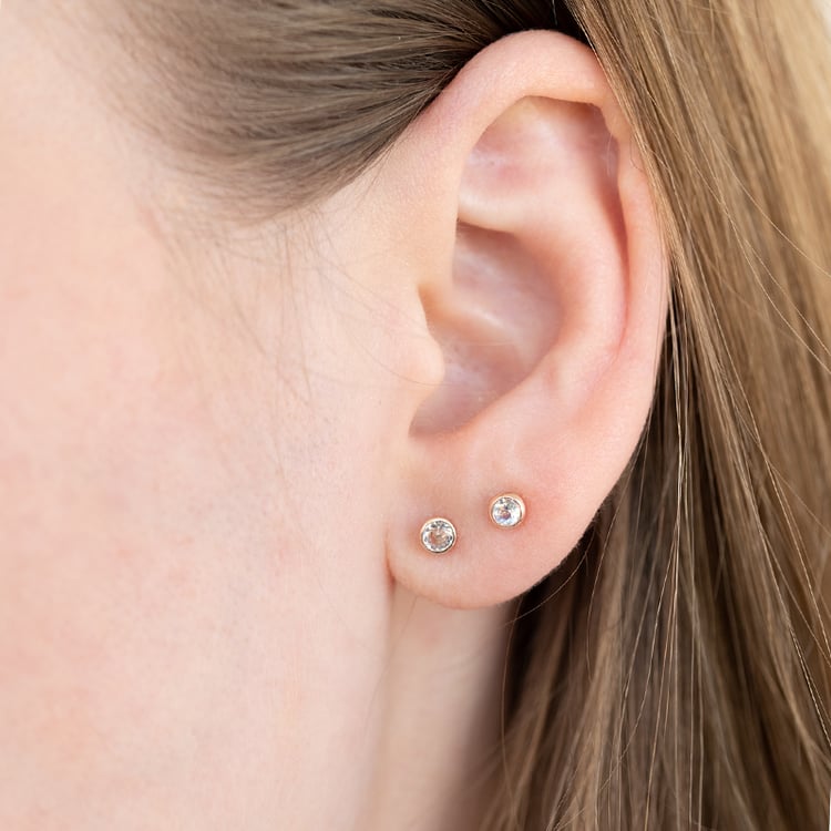 Minimalistické bezel náušnice s měsíčními kameny Tofine 123824