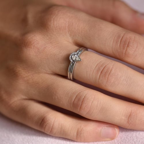 Zlatý zásnubní set prstenů s certifikovaným diamantem Ralyas