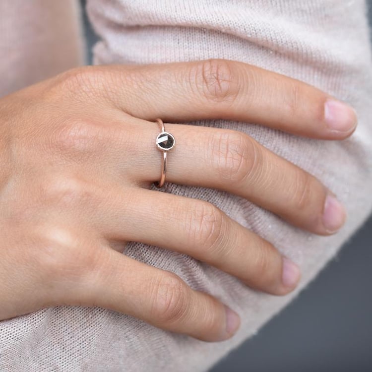 Prsten s diamantem z růžového zlata 44978