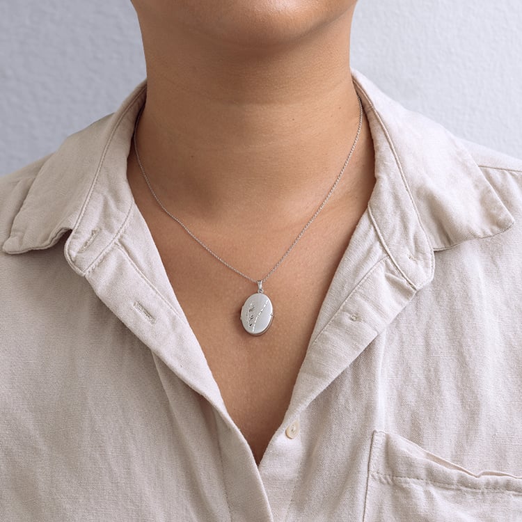 Stříbrný otevírací medailon se vzorem 130414