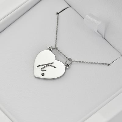 Přívěsek ve tvaru sríčka