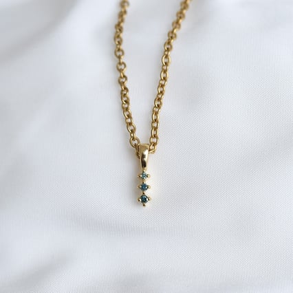 Stříbrný přívěsek s modrými diamanty Zusa