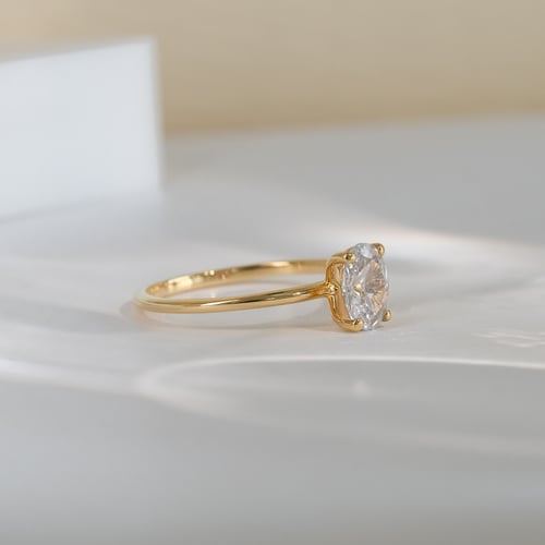 Zásnubní prsten s 0.53ct IGI certifikovaným oval diamantem Frost