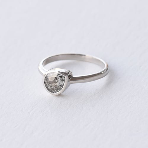 Prsten se salt and pepper pear diamantem Luna
