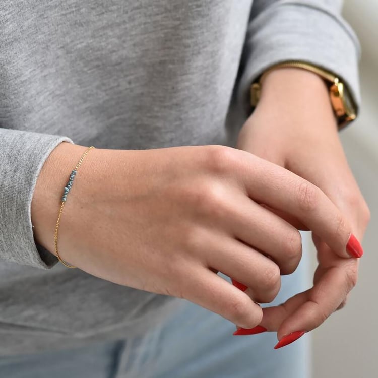 Zlatý náramek s modrými nebroušenými diamanty 42601