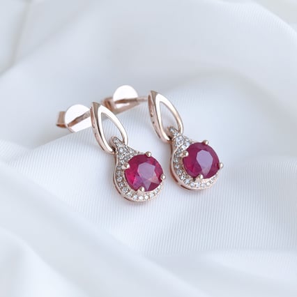 Zlaté náušnice s rubíny a diamanty Abin