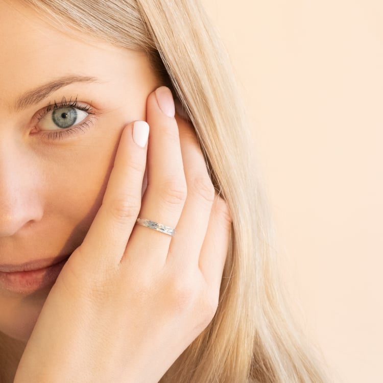 Zlaté snubní prsteny s gravírem a diamanty Davis 100962