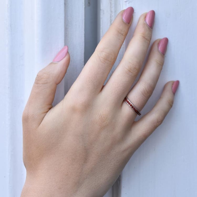 Stříbrný eternity prsten s granáty 14427