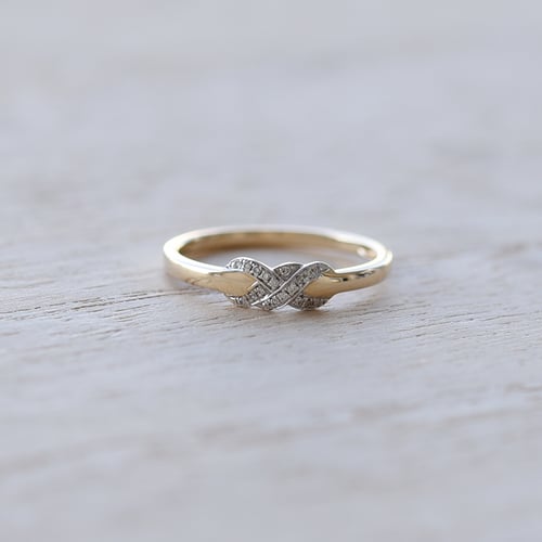 Zlatý romantický prsten s diamanty Teskala