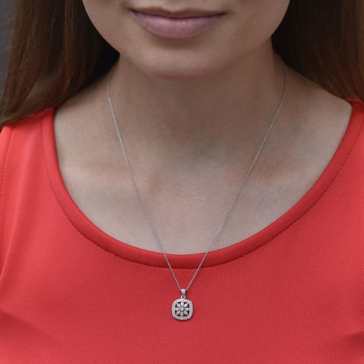 Náhrdelník s diamantovým květem 44988