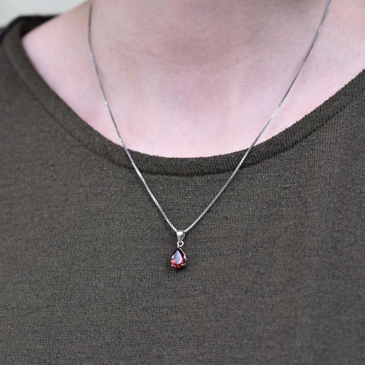 Stříbrný granátový náhrdleník 16401