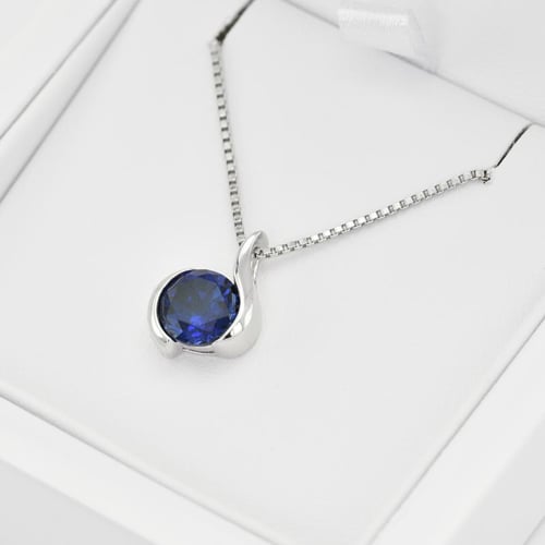 Safírový stříbrný přívěsek s elegantní jiskrou Thirumal