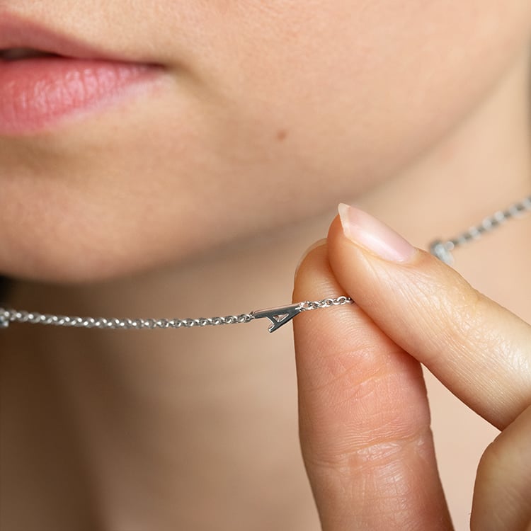 Stříbrný náhrdelník s 3 písmenky podle vaší volby a lab-grown diamantem Lupe 145490